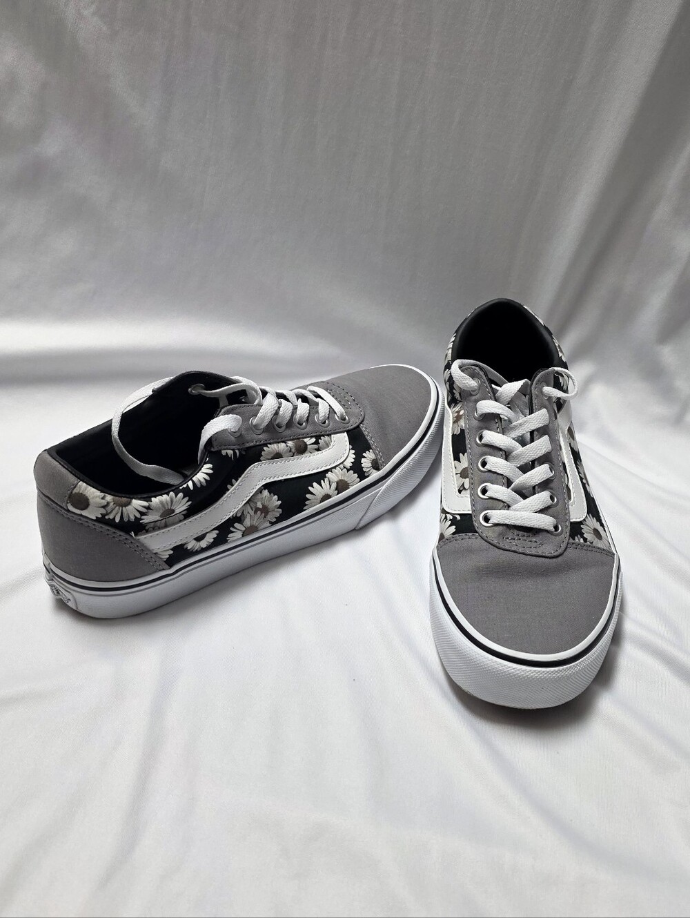 Vans Ward Canvas Floral Daisy Pattern Shoes Size 9